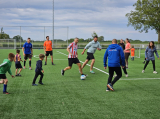 Laatste training S.K.N.W.K. JO7-1 (partijtje tegen de ouders) van maandag 27 mei 2024 (147/180)